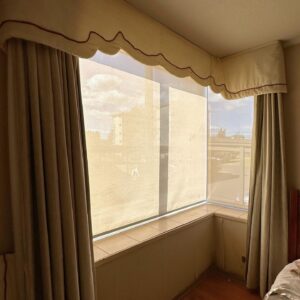 Roller Screen Beige 5% + Cortinas