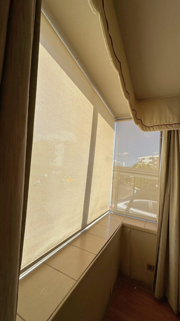 Roller Screen Beige 5% + Cortinas - Imagen 2
