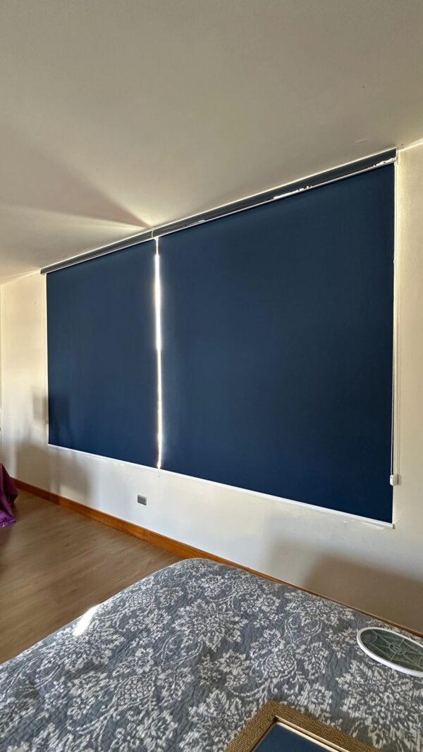 Roller Blackout Azul Con Cenefa Personalizada - Imagen 3