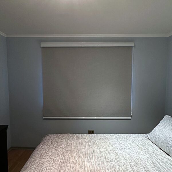 Roller Doble - Blackout Gris y Screen Blanco 5% Con Cenefa - Imagen 3