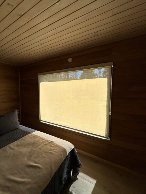 Roller Screen Beige 5% Con Cenefa - Imagen 2