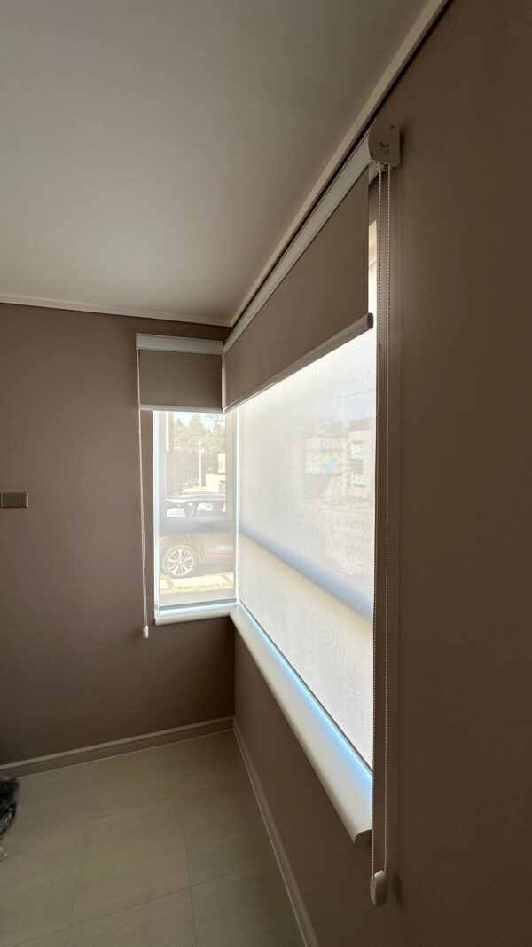 Roller Doble - Blackout Arena y Screen Blanco 5% Con Cenefa - Imagen 2