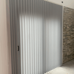 Cortina Vertical Blackout Gris
