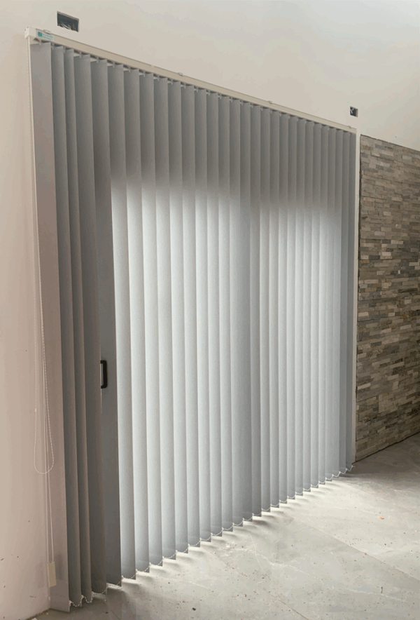 Cortina Vertical Blackout Gris