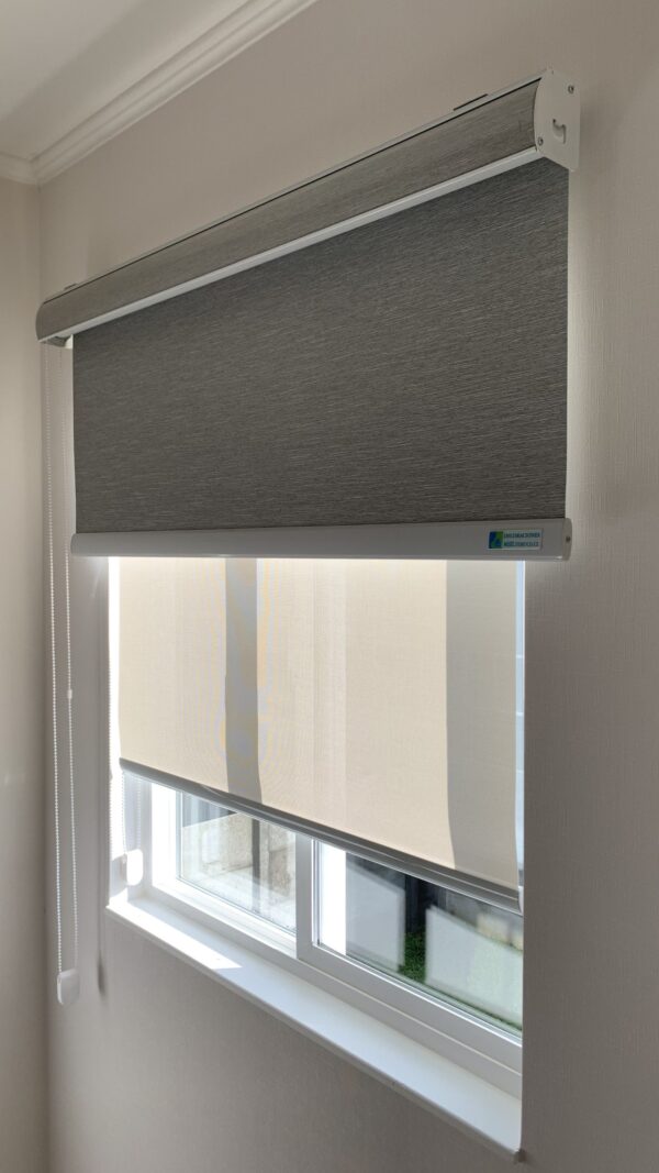 Roller Doble – Blackout Gris + Screen Beige 5% Con Cenefa Personalizada - Imagen 3
