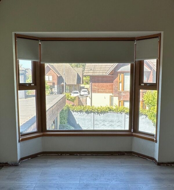 Roller Blackout Arena En Bow Window