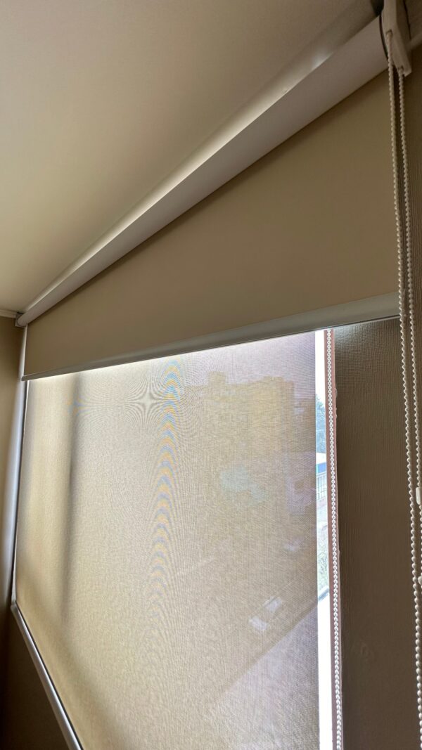Roller Doble – Blackout Beige + Screen Beige 5% - Imagen 2