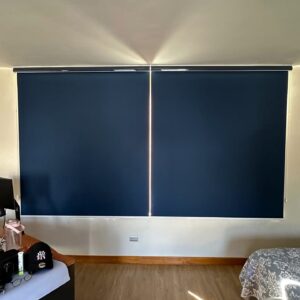 Roller Blackout Azul Con Cenefa Personalizada
