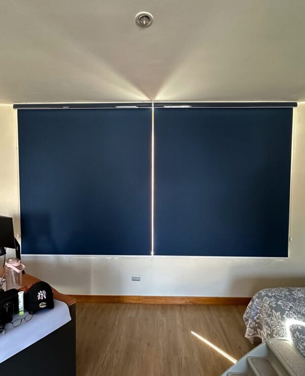 Roller Blackout Azul Con Cenefa Personalizada